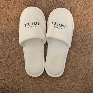Trump Hotels White Slippers OSFM